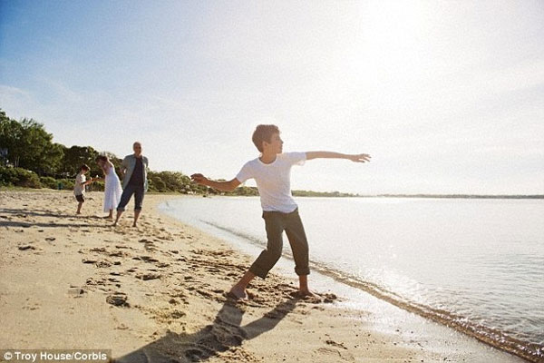 Làm sao để lia đá trên mặt nước đi xa nhất?