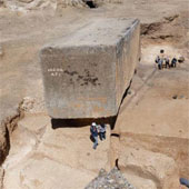 Phát hiện khối đá cổ đại lớn nhất do con người đẽo