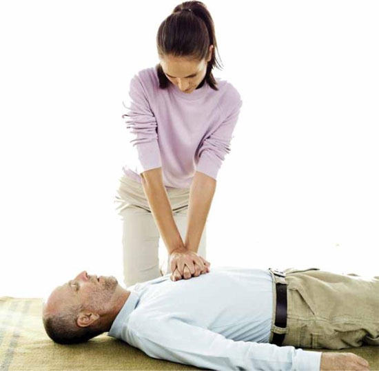 Cách sơ cứu khi không có dụng cụ y tế