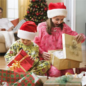 Vì sao không nên mua quá nhiều quà cho trẻ nhỏ?