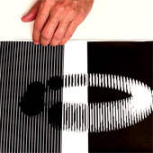 Video: Ảo giác chuyển động đánh lừa bạn chỉ với một tờ giấy