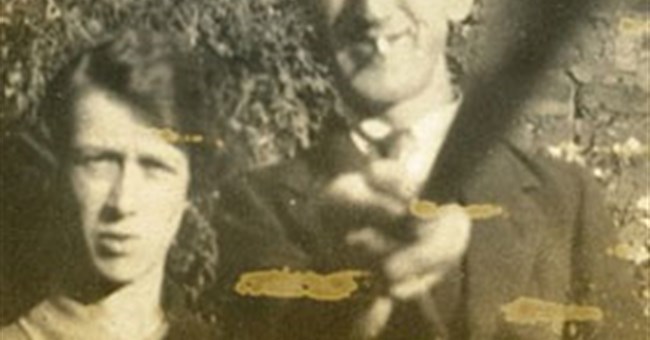 Gậy tự sướng đã ra đời cách đây 88 năm?