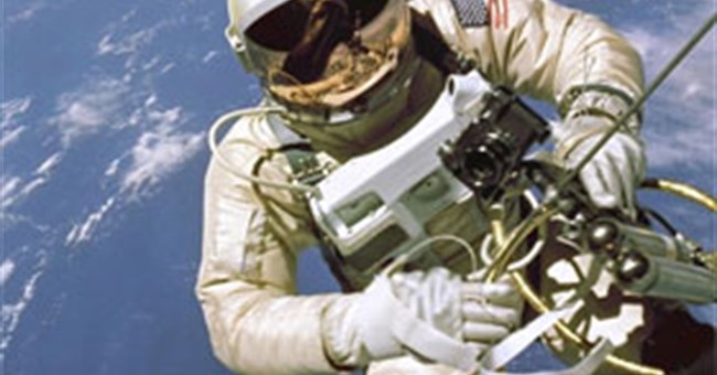 Những lý do khó tin khiến con người tử vong ngoài vũ trụ