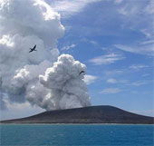 Đảo mới xuất hiện ở Tonga sau núi lửa phun