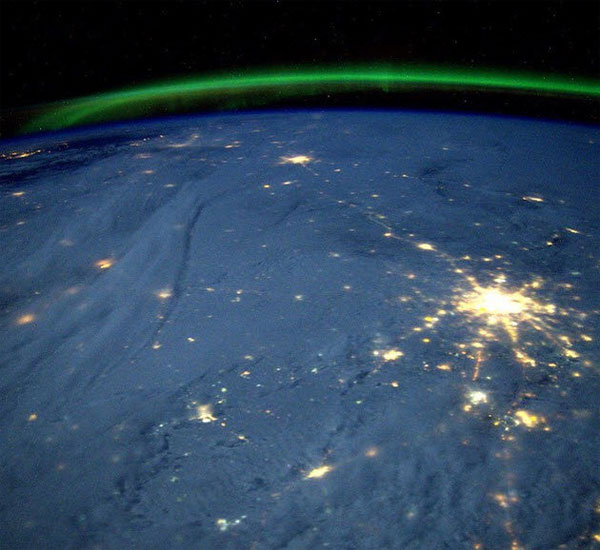 Matxcơva và Saint Petersburg (Nga) bên dưới bắc cực quang Video: Bắc cực quang tuyệt đẹp từ vũ trụ