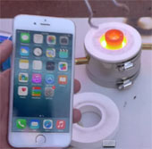 Video: Điều gì xảy ra khi rót vài giọt nhôm nóng chảy lên iPhone 6?