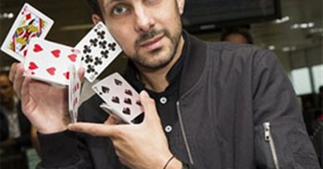 Lật tẩy bí mật trong ảo thuật chọn lá bài