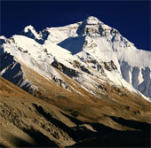 Ngọn núi nào cao nhất từ tâm trái đất?
