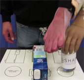 Video: Bệnh nhân Áo dùng ý nghĩ điều khiển tay giả