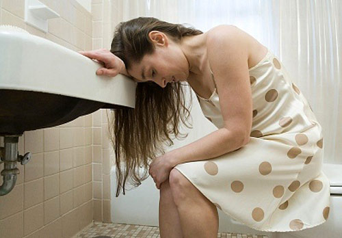Nguy cơ đột quỵ vì ăn phải gà rán nhiễm khuẩn E.coli