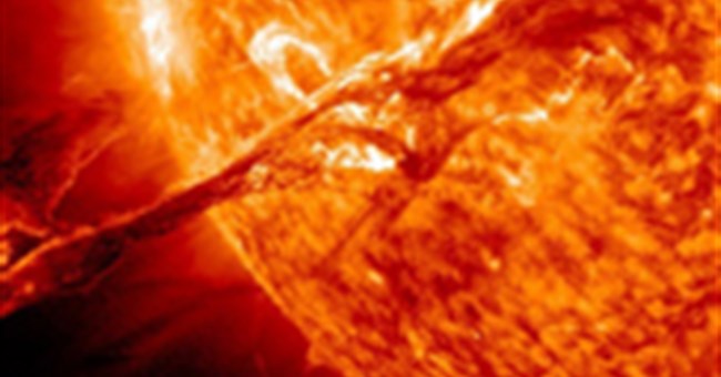 Bão Mặt Trời tấn công làm tê liệt mạng lưới điện và thông tin liên lạc