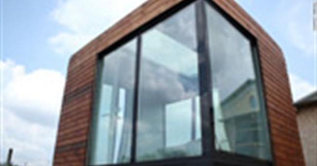 Ngôi nhà xây bằng nước đầu tiên trên thế giới