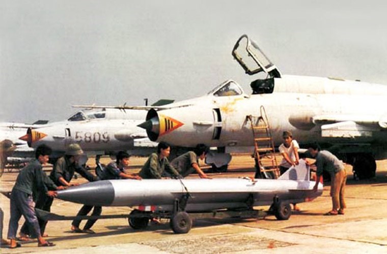 Khám phá tính năng máy bay Su-22 rơi gần đảo Phú Quý
