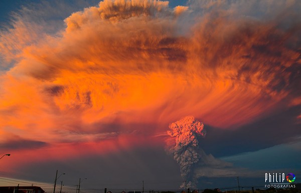  Cận cảnh núi lửa Chile đang phun trào khiến bạn hết hồn