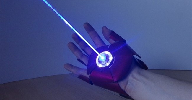  Găng tay laser tự chế y như của Ironman