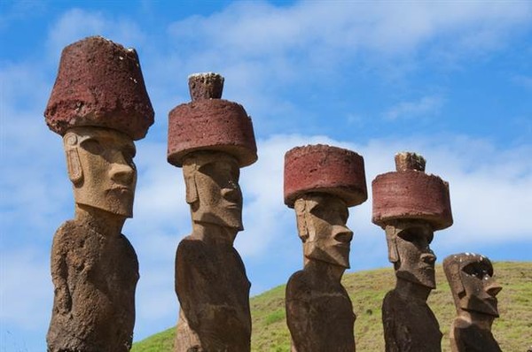 Tiết lộ bí ẩn vết tích trên những chiếc "mũ đá" tại đảo Phục Sinh