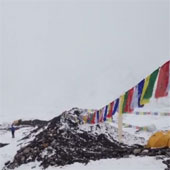 Video: Khoảnh khắc lở tuyết chôn vùi trại leo núi Everest