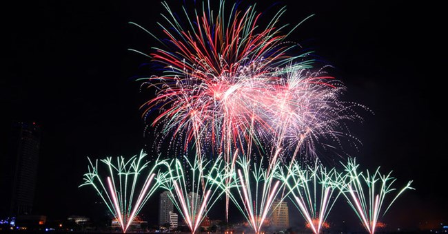 Đà Nẵng rực sáng lung linh trong đêm pháo hoa