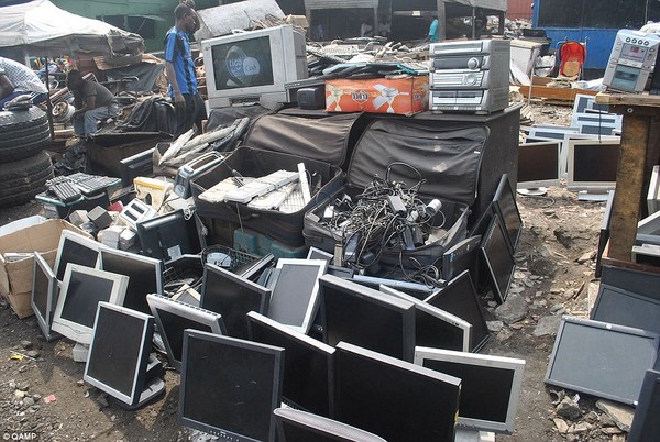  "Nghĩa địa" rác thải điện tử của phương Tây tại châu Phi