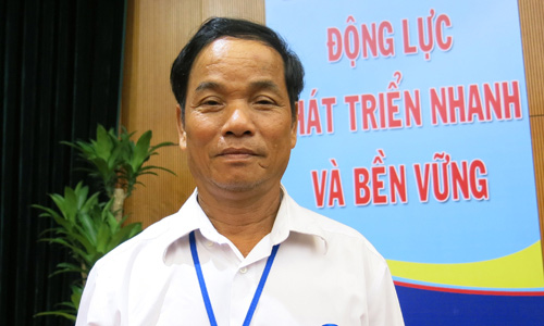 Nông dân Việt Nam tự chế máy cày đa  năng từ mảnh bom
