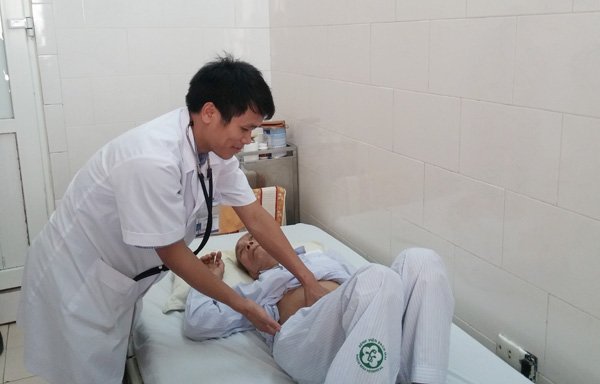 Lần đầu tiên cấy hạt phóng xạ điều trị ung thư thành công tại Việt Nam