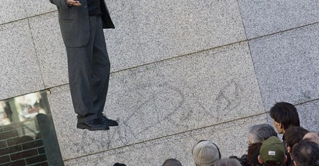 Tiết lộ bí mật trò ảo thuật đi trên mặt nước, lơ lửng trên không của ảo thuật gia