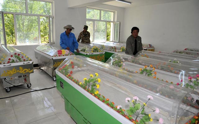 Rùng mình với những xác chết được giữ trong nhà không chôn