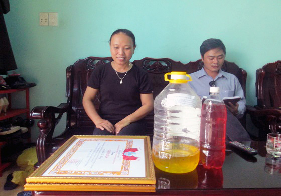 Cả phố dùng nước rửa bát chế từ... rác thải