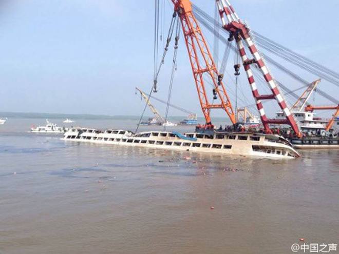 Trung Quốc lật ngược tàu chìm thế nào?