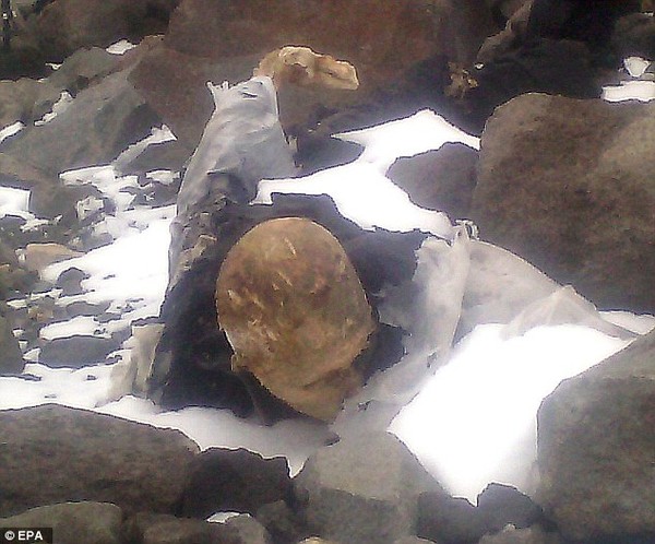 Bí ẩn xác ướp trong sông băng trên núi