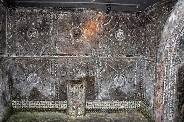 Thám hiểm căn hầm “chúa tể của những vỏ sò”