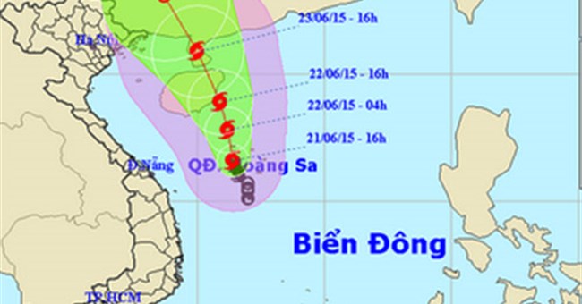 Ngư dân miền Trung chạy tránh bão
