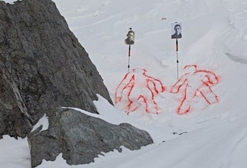 Hiện trường phát hiện thi thể hai sinh viên chết một cách bí ẩn khi đi leo núi.