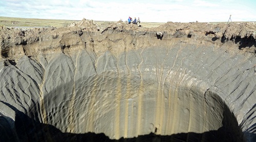 Miệng hố bí ẩn ở Siberia chứa được tòa nhà 25 tầng