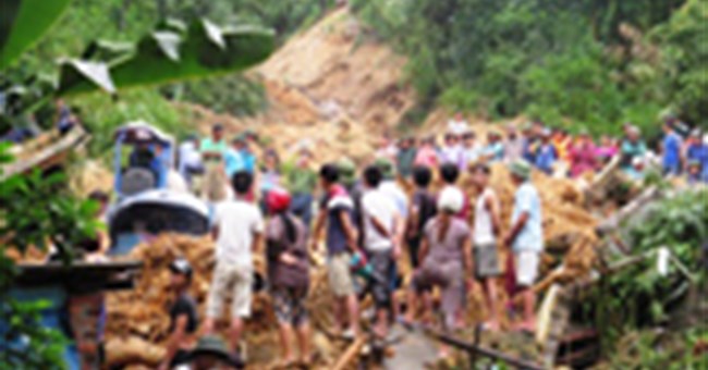 Quảng Ninh: Số người chết gia tăng trong lũ lịch sử