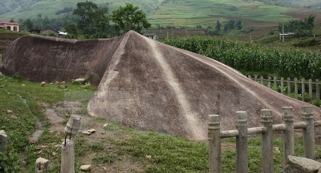 Phát hiện bãi đá cổ có niên đại khoảng 300-400 năm ở Mù Cang Chải