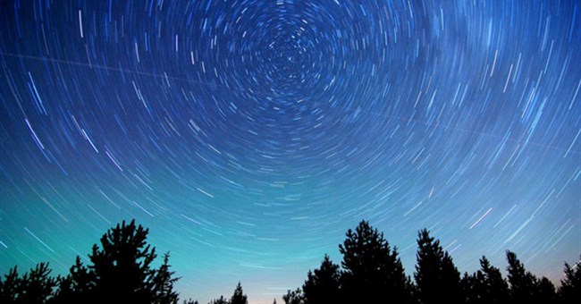 Tại sao nên xem mưa sao băng Perseids đêm nay?