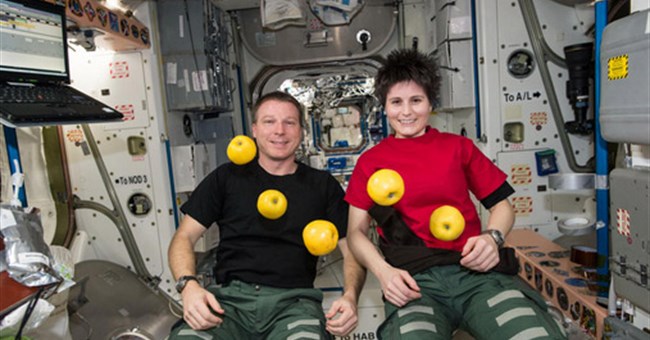 Một ngày trên Trạm Vũ trụ Quốc tế của các phi hành gia diễn ra như thế nào?