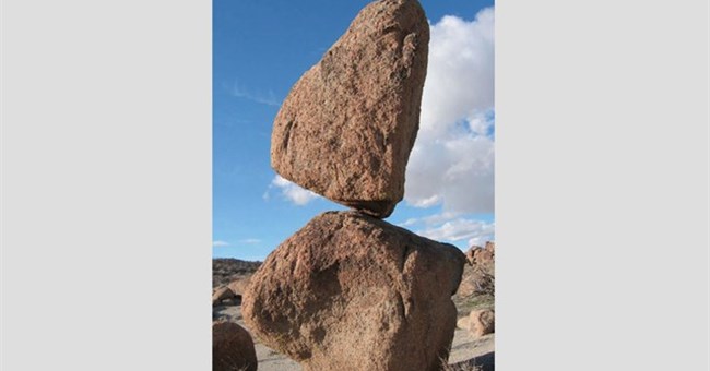 Khoa học lý giải về hiện tượng đá chồng lên nhau bí ẩn