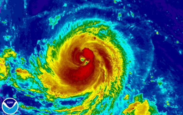 "Siêu" bão Goni giật cấp 17 đang tiến gần về phía Philippines