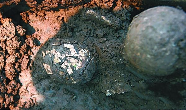 Quả trứng gà 2.000 năm tuổi còn nguyên trong mộ cổ