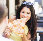 Đoán tính cách của bạn qua cách ăn pizza