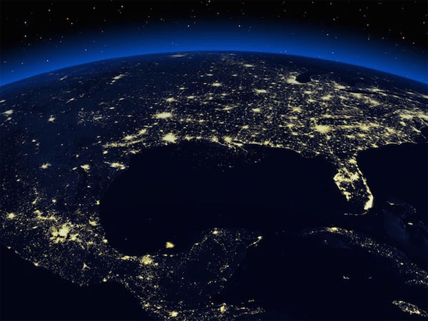 Trái đất đêm nhìn từ phía ngoài không gian sẽ khiến bạn cảm thấy như đang được quay trong một bộ phim khoa học viễn tưởng. Tham quan bức ảnh này và khám phá vẻ đẹp đầy bí ẩn của hành tinh đang chúng ta đang sinh sống.