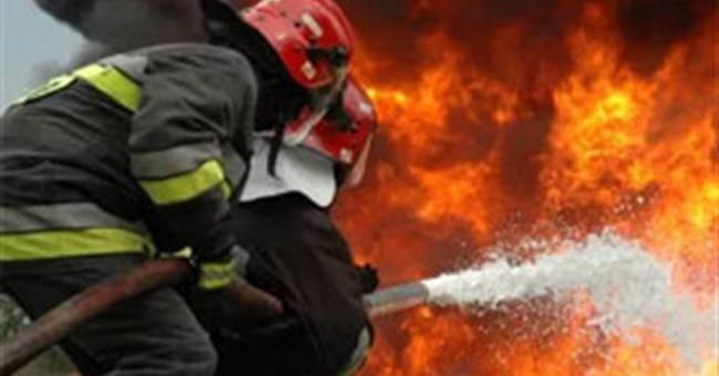 Cần bao nhiêu nước để dập tắt Mặt Trời?