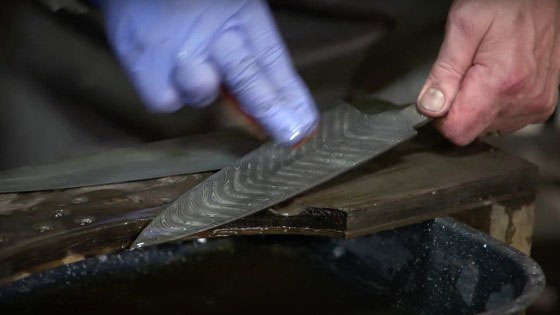 Video: Quá trình tạo ra những con dao tuyệt vời nhất cho người đầu bếp