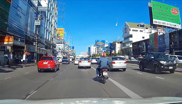 Video: Cầu lửa lướt qua bầu trời Thái Lan giữa ban ngày Video: Cầu lửa lướt qua bầu trời Thái Lan giữa ban ngày