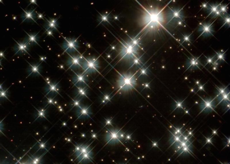 Vì sao các ngôi sao lại có độ sáng khác nhau?