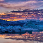 Video: Vẻ đẹp kì vĩ khi Mặt Trời lặn vào nửa đêm ở Iceland