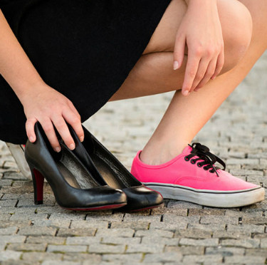 Vì sao phái đẹp nên từ bỏ giầy cao gót?