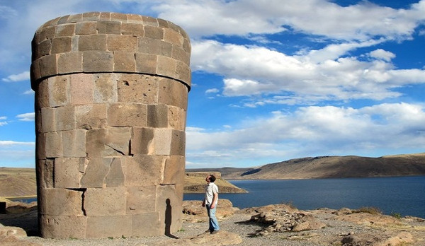 Quần thể mộ tháp cổ đại kỳ lạ ở Peru